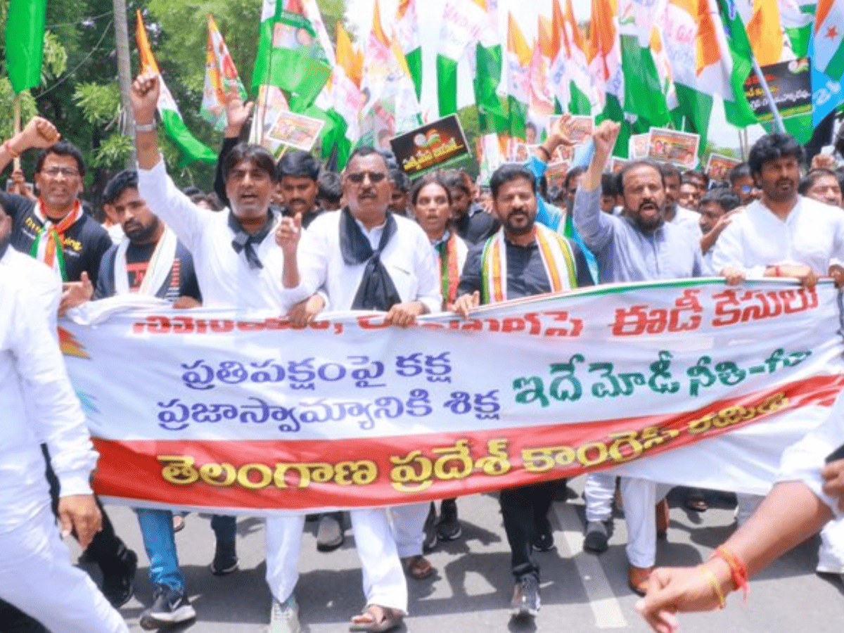 Cong takes out huge rally in Hyderabad in support of Sonia