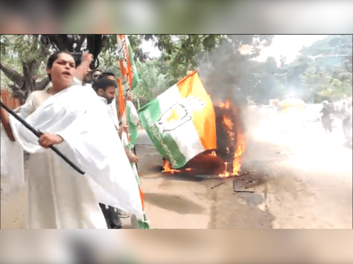 Cong workers burn car in front of Bengaluru ED office