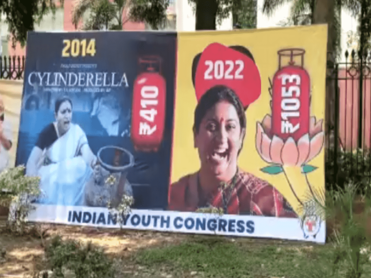 Congress puts up posters of Smriti Irani as 'cylinderella' across Delhi