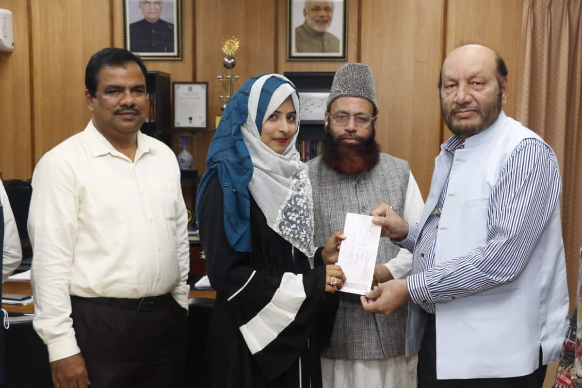 Shabnam Khatoon is the best athlete of MANUU; wins cash award