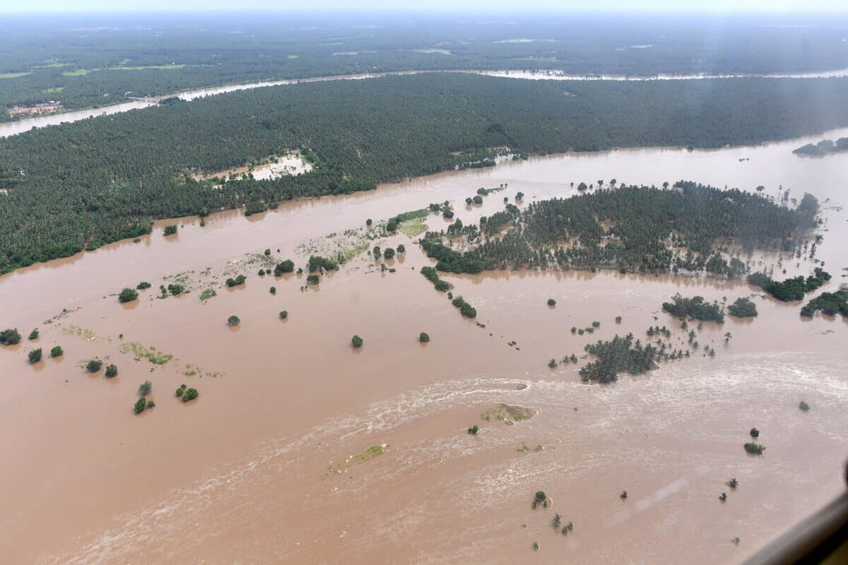 Godavari flood swells in AP, several villages marooned