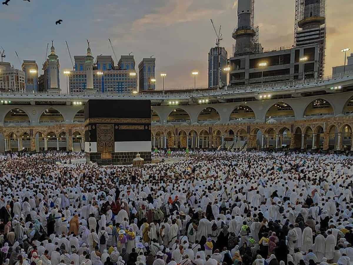 Saudi Arabia redume Umrah visa applications for international pilgrims