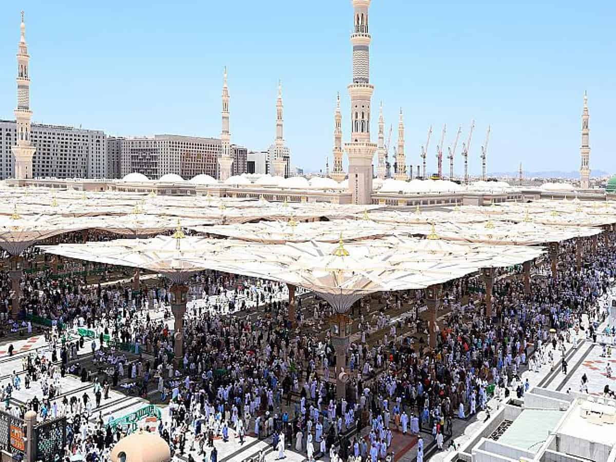 Медина что это. Саудовская Аравия Мекка и Медина. Медина мечеть пророка. Мечеть пророка в Мекке. Мечеть пророка (Масджид АН-Набави).