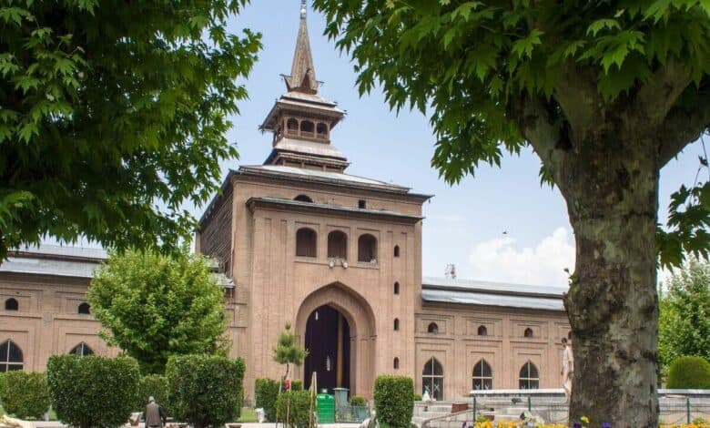 Islamic scholars urge J-K admin to allow Friday prayers at Srinagar's Jamia Masjid