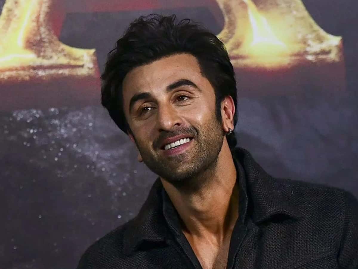 Netizens call Ranbir Kapoor 'beef guy from Peshawar', know why