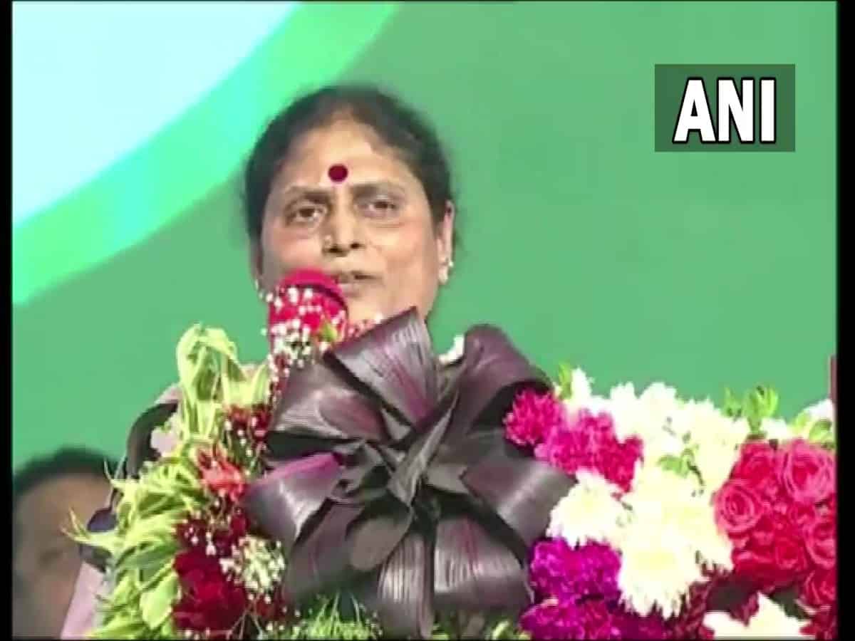 AP: CM Jagan's mother escapes unhurt in accident