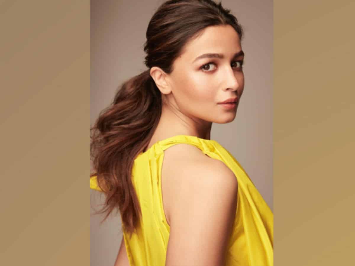 Mom-to-be Alia Bhatt looks elegant in her latest Instagram pics