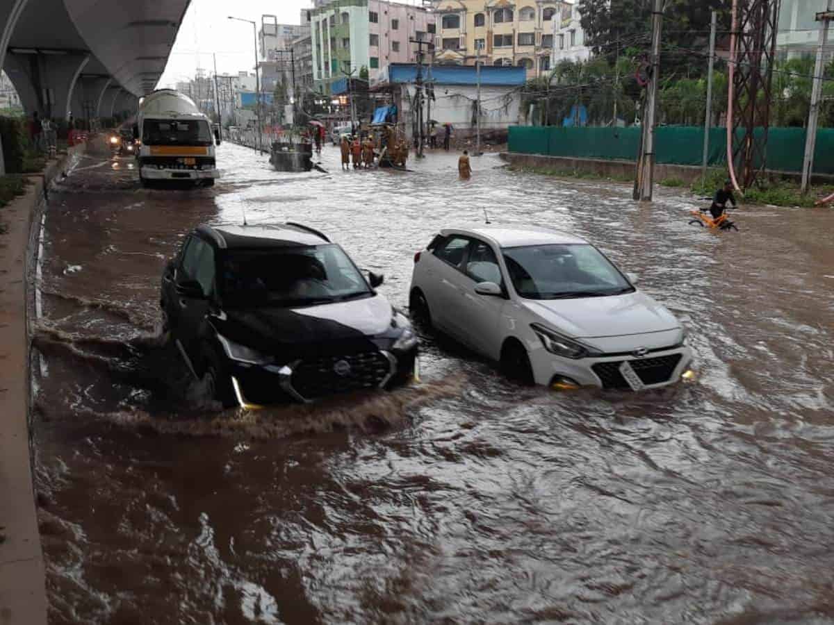 17 dead, thousands moved to safety as rains batter various parts of India