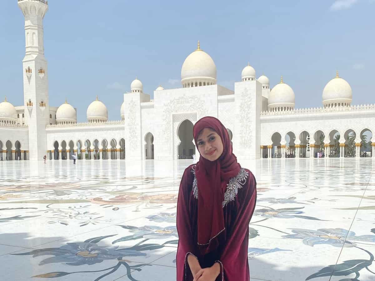 Jannat Zubair spends her 'Jumma' in Sheikh Zayed Grand Mosque