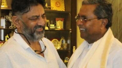 Karnataka: Infighting in Cong escalates; both Shivakumar, Siddaramaiah eye CM post