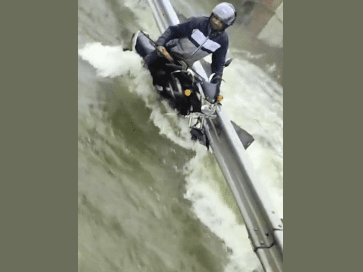 Video: Motorist stuck in flood near Himayat Sagar, rescued by Hyderabad police