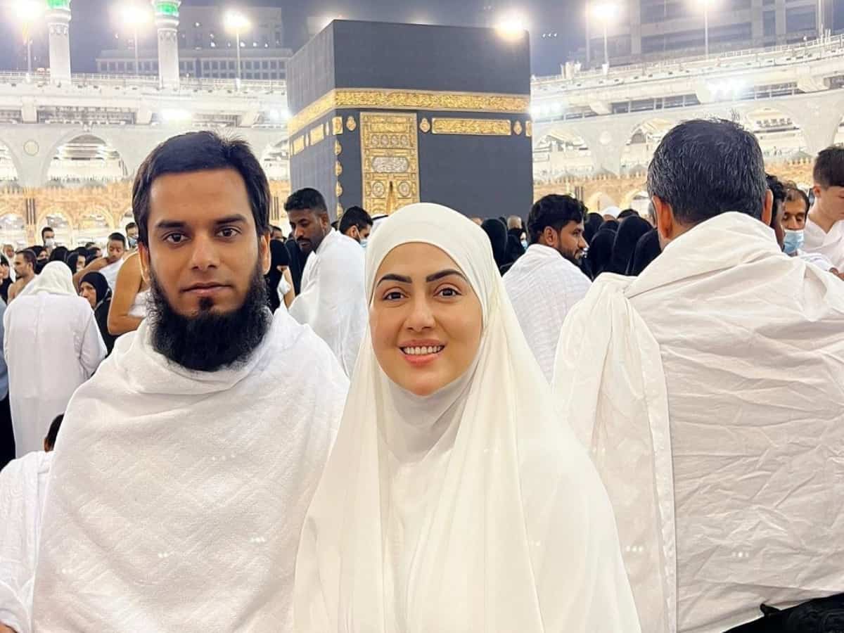 Sana Khan jets off to Mecca to perform her first ever Hajj