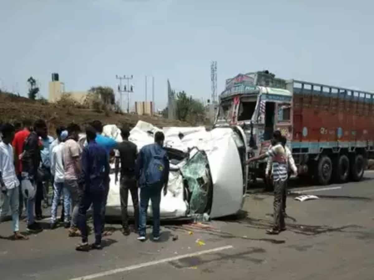 9 killed, 15 injured in road accident in Karnataka