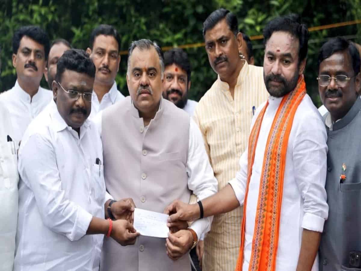 Telangana: Congress leader Dasoju Sravan joins BJP