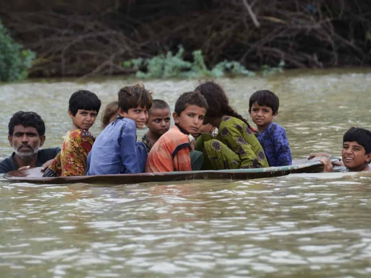 Death toll from Pakistan floods crosses 1,100 as international aid trickles in