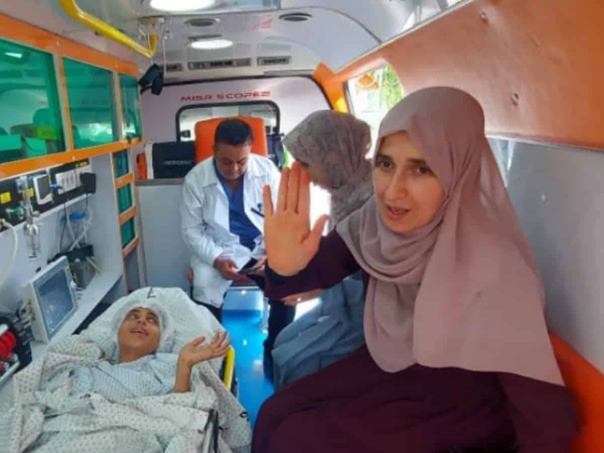 11-year-old wounded Palestinian girl heads to Turkiye for treatment