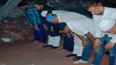 Hyderabad: AIMIM leader offers prayers at Masjid-e- Khwaja Mahmood