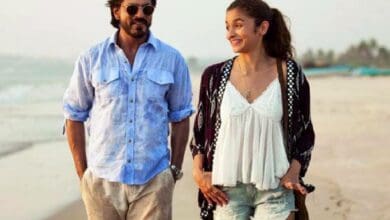 SRK pampers himself on his day off by watching Alia's 'Darlings'