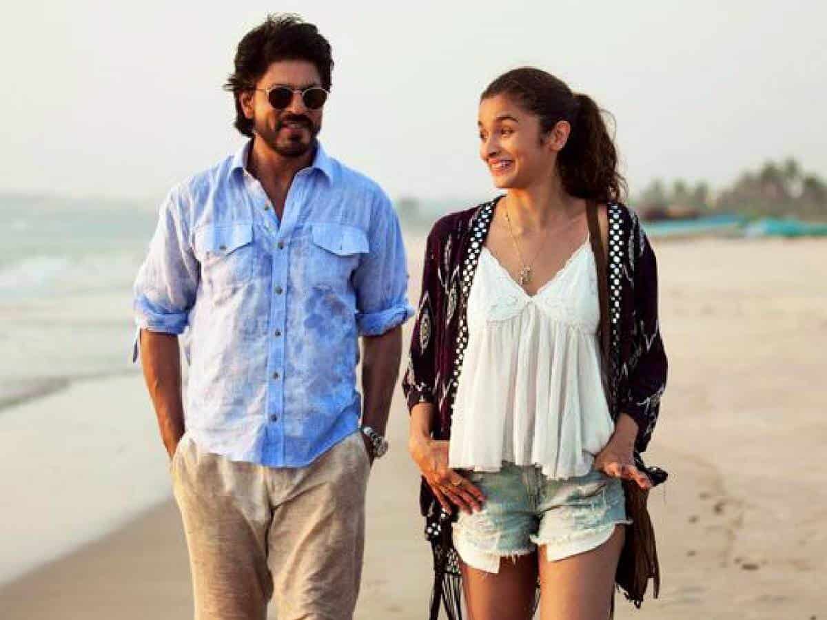 SRK pampers himself on his day off by watching Alia's 'Darlings'