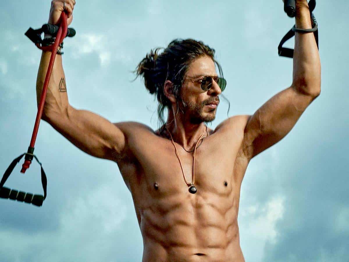 SRK fans trend #PathaanFirstDayFirstShow amid boycott calls