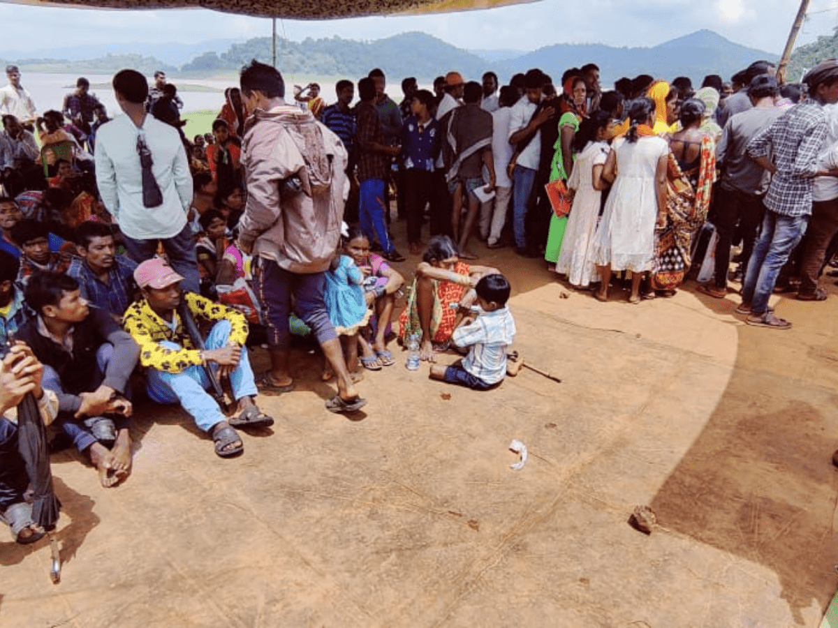 Over 500 Maoist supporters surrender
