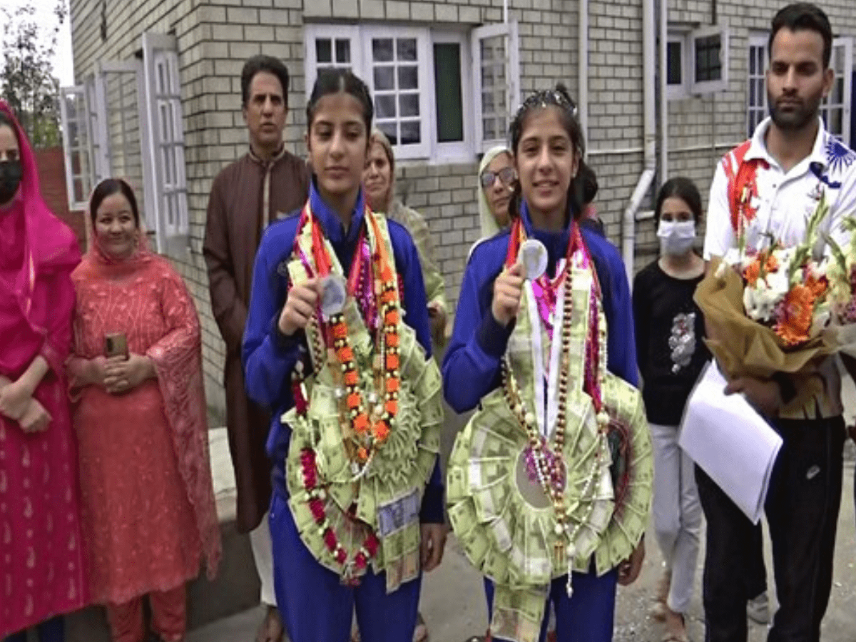 Twin sisters Ayra and Ansa Chisti