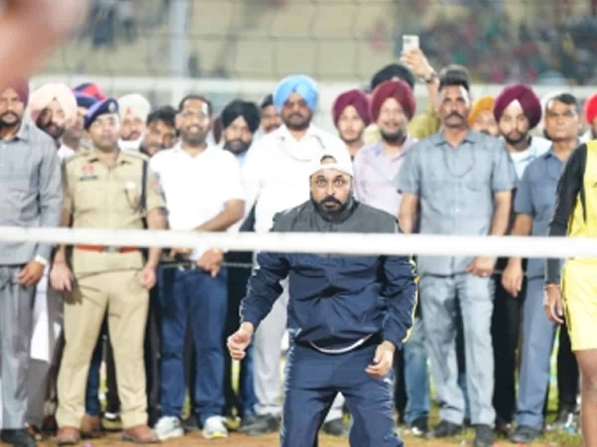 Punjab CM tests his hand at volleyball again, showcases skills