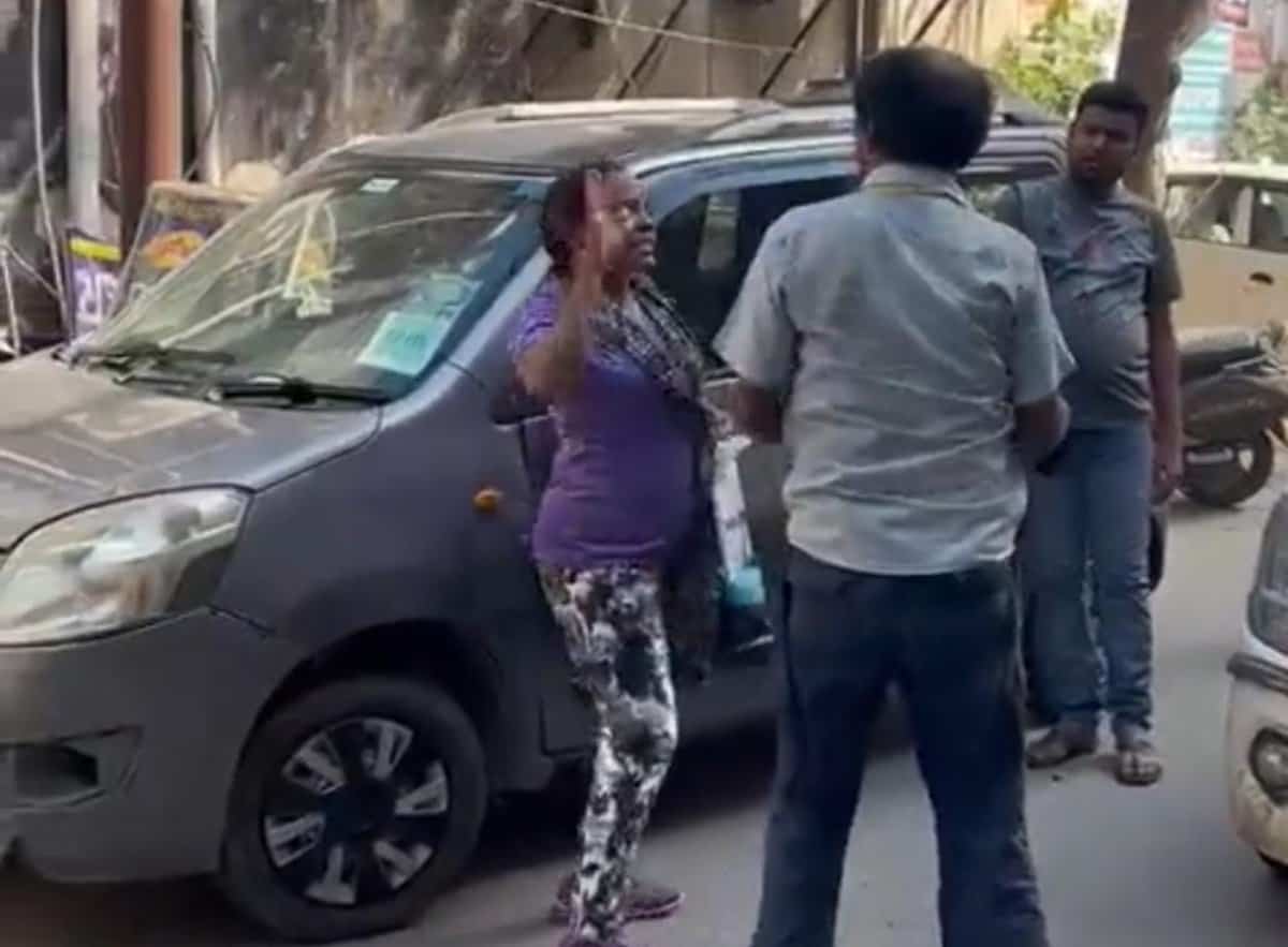 Noida: Woman slaps E-rickshaw driver 17 times in 90 secs
