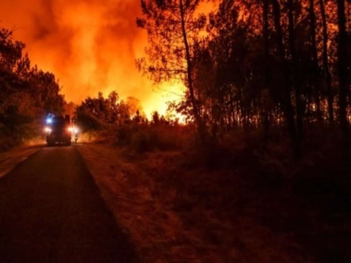 EU nations aide France to battle raging forest fires