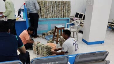 I-T dept seizes Rs 56 cr cash, 14 cr worth jewellery during raids in Maharashtra