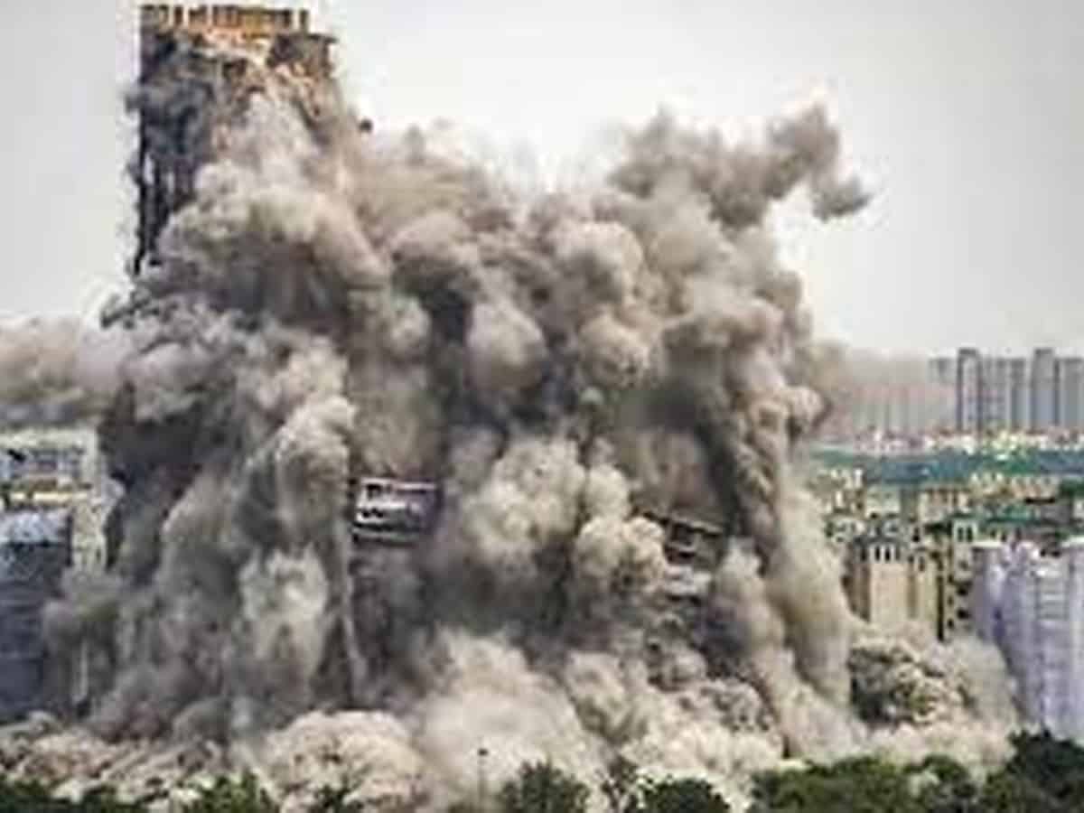 Twin towers demolition: Ground Zero looks like war-ravaged site with heaps of debris