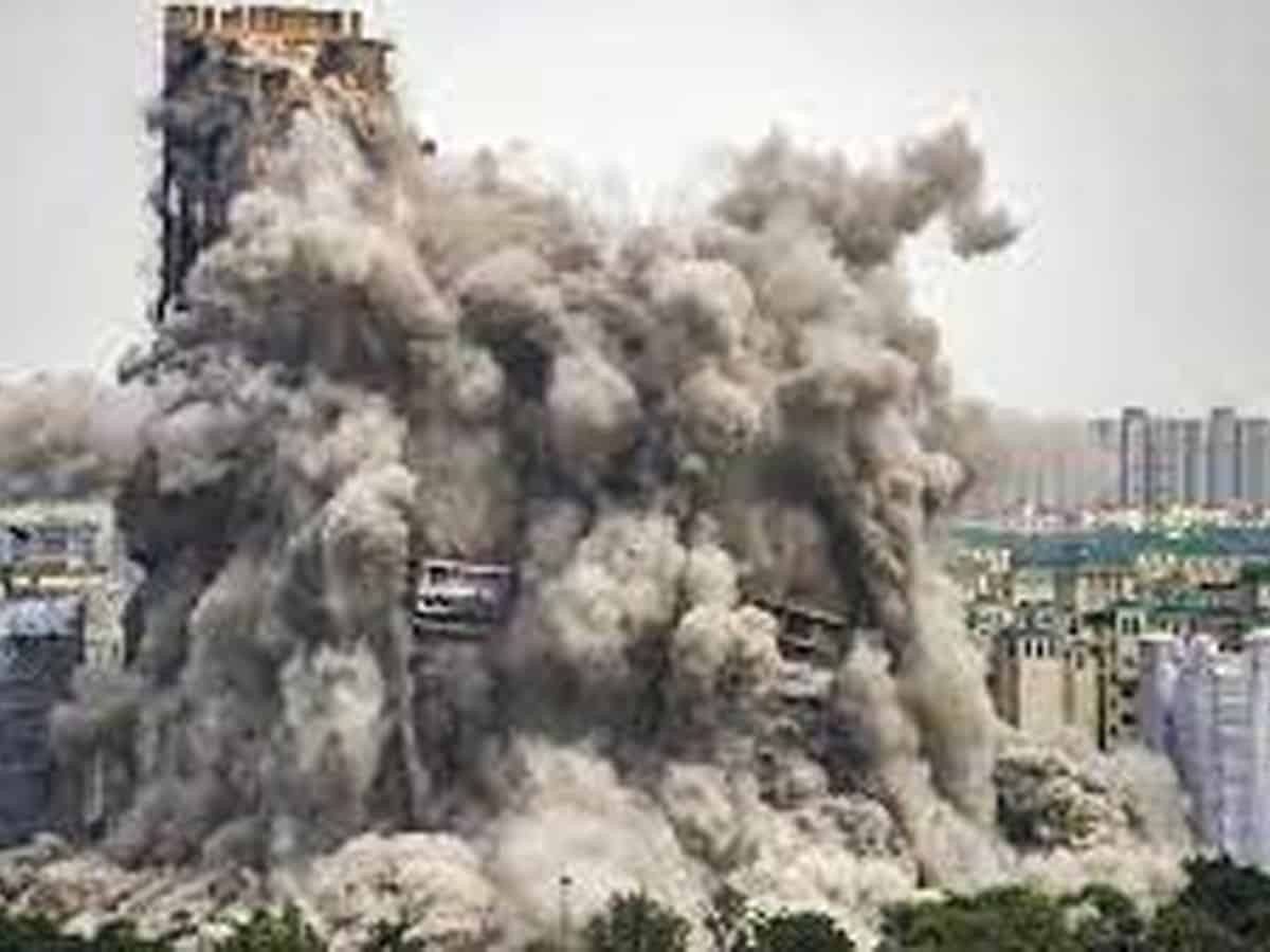 Twin towers demolition: Ground Zero looks like war-ravaged site with heaps of debris