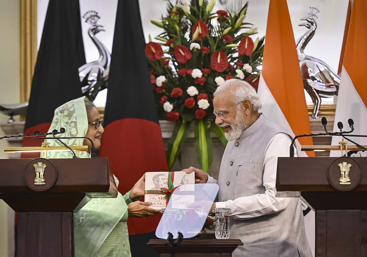 Prime Minister Narendra Modi and Bangladesh Prime Minister Sheikh Hasina meet