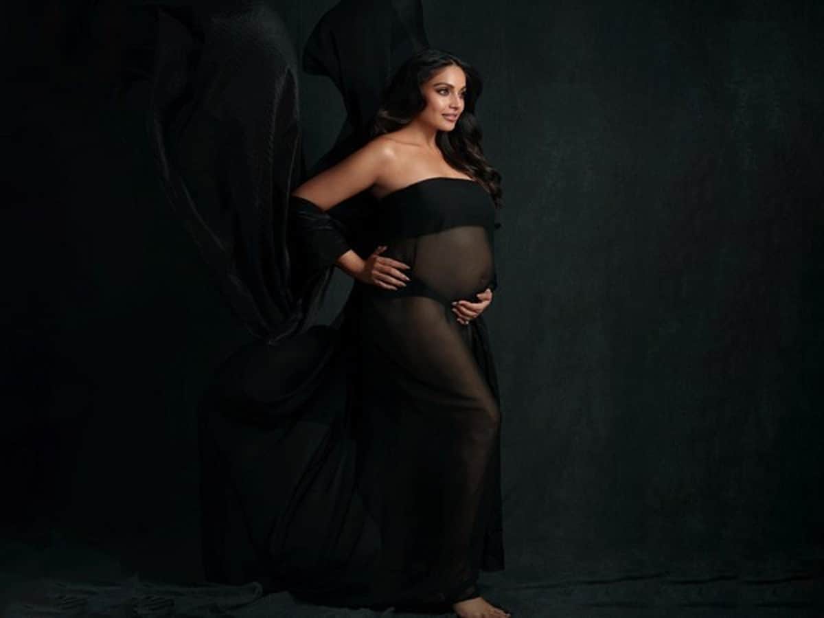 Bipasha Basu drops new sizzling picture from her maternity shoot