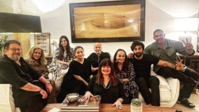 Parents-to-be Alia, Ranbir pose with family in latest picture