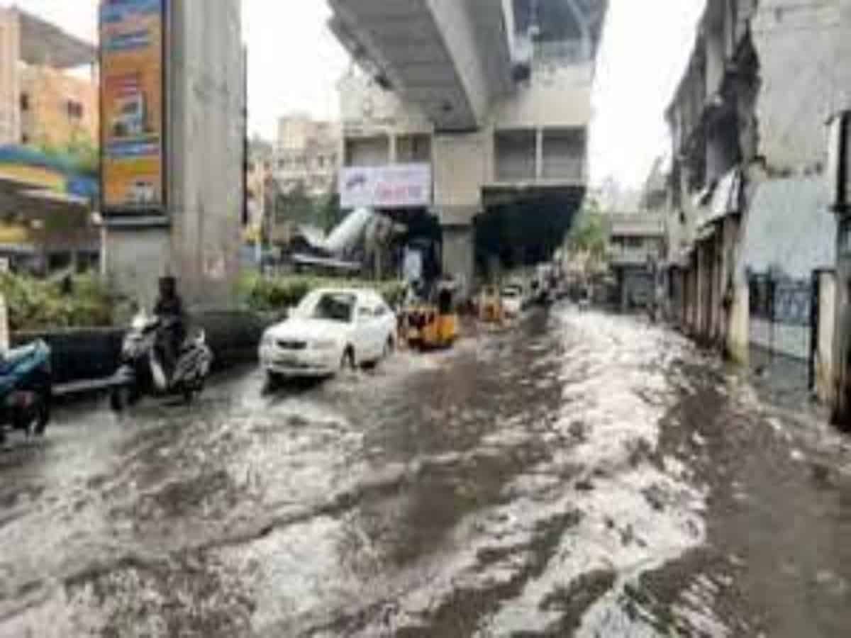 Heavy rains lash parts of Hyderabad; Rajendranagar floating