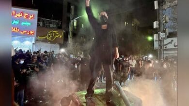 Iranian protests: Journalists arrested, restrict internet, women burn headscarves