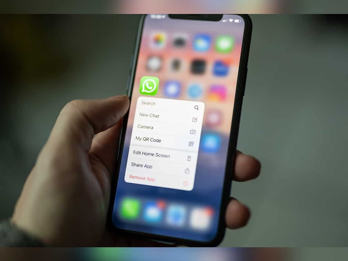 Saudi cybersecurity urges WhatsApp users to update app to avoid malware threat