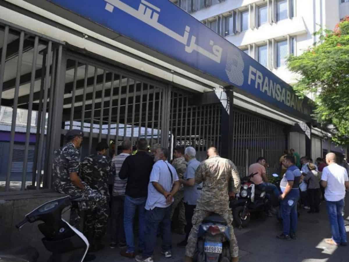 Lebanese banks reopens after closing them for a week