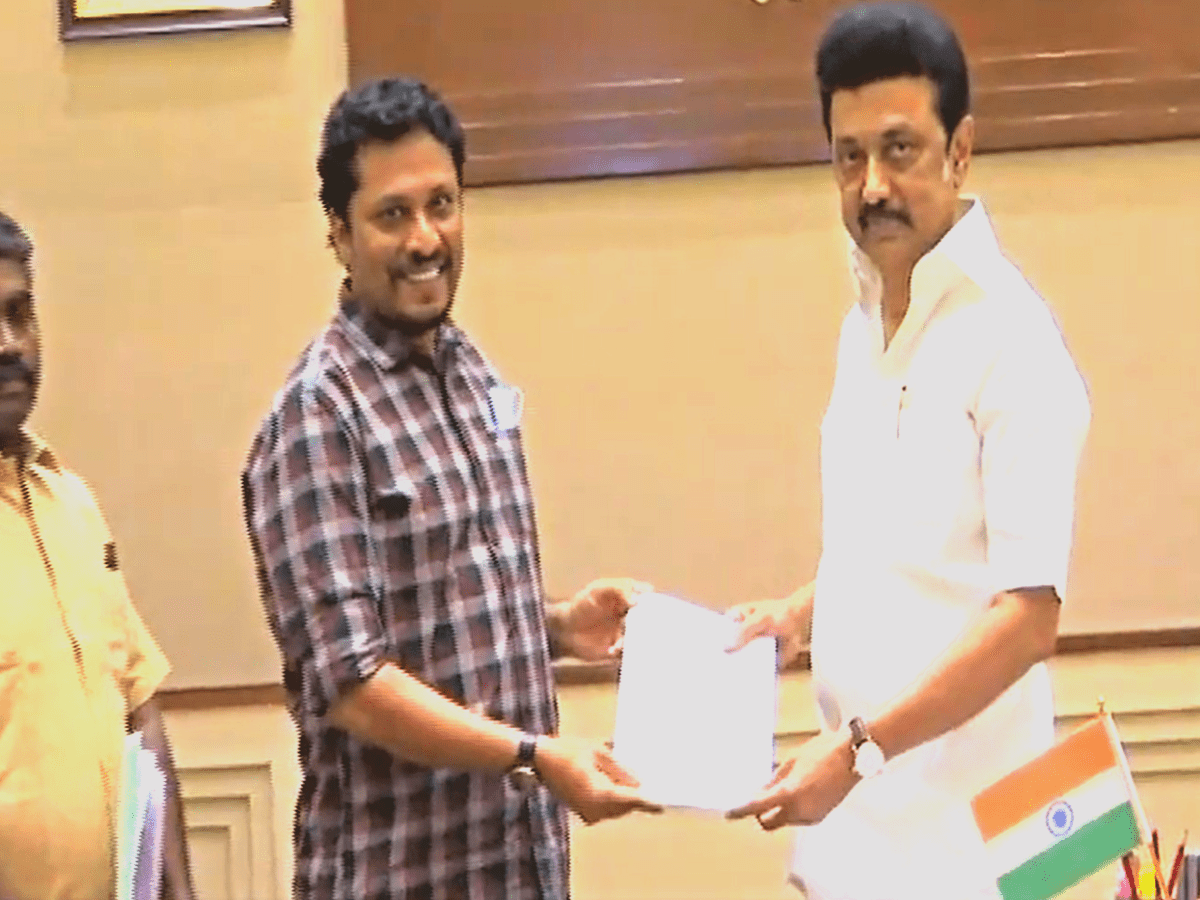 Kadhir,Founder of Evidence,a Dalit human rights organization working on caste based atrocities in Tamilnadu met with @CMOTamilnadu and handed him the draft bill against Honour Crimes