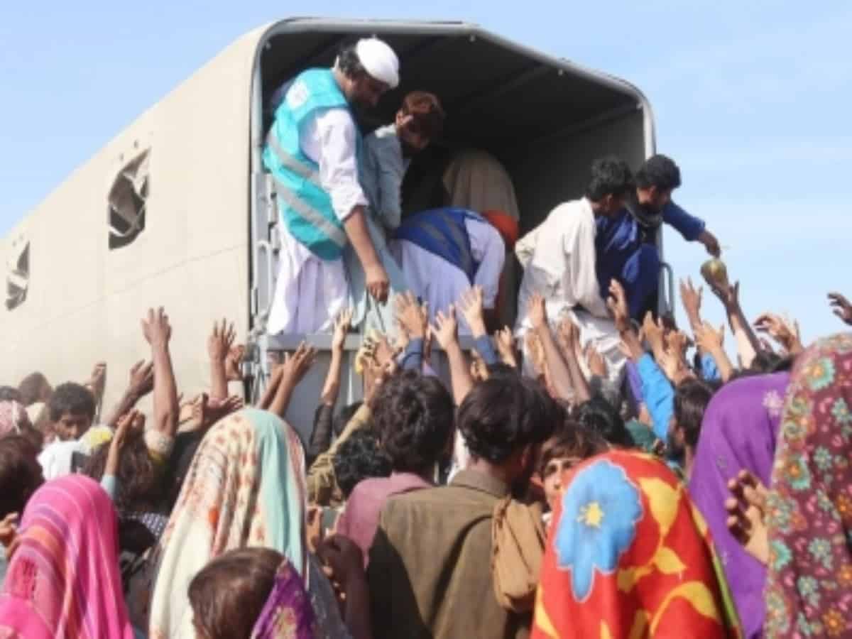 Pak: 'wonder women' challenge taboos, provide menstrual kits to flood-hit females