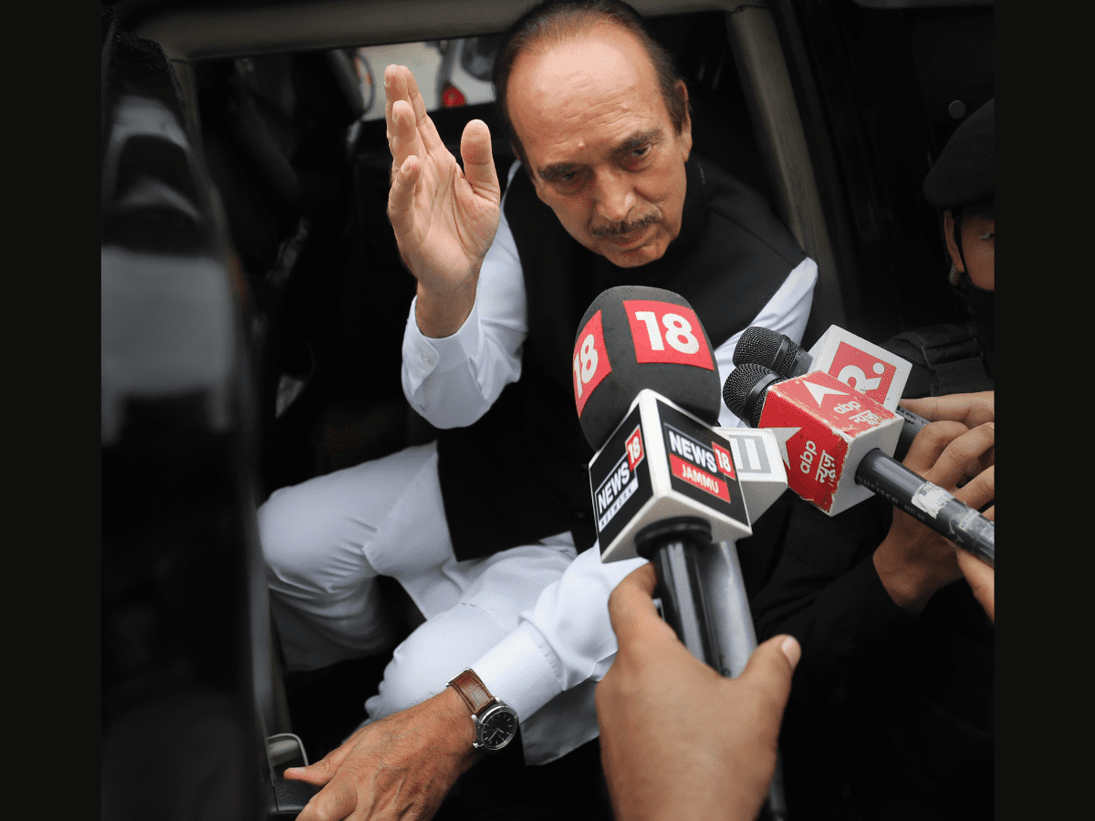 Azad reaches Jammu; likely to launch his party next week