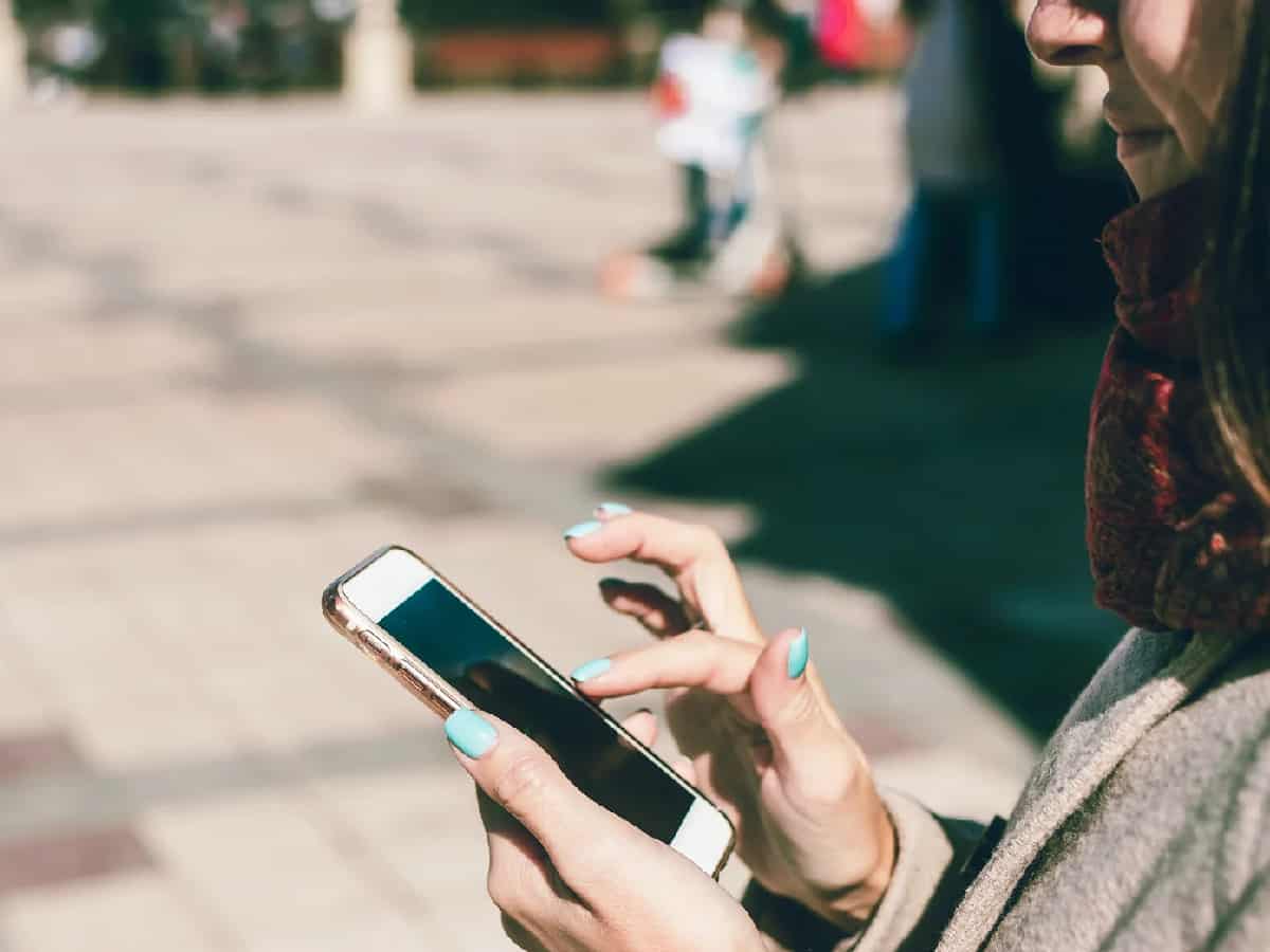 Excessive screentime linked to early puberty in girls