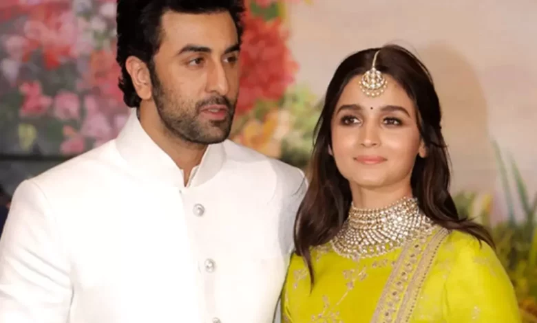 Bajrang Dal workers stop Ranbir-Alia from offering prayers at Mahakal temple in MP