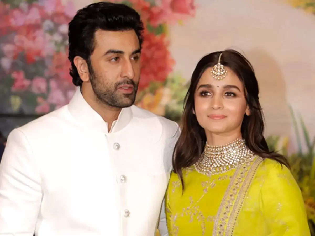 Bajrang Dal workers stop Ranbir-Alia from offering prayers at Mahakal temple in MP