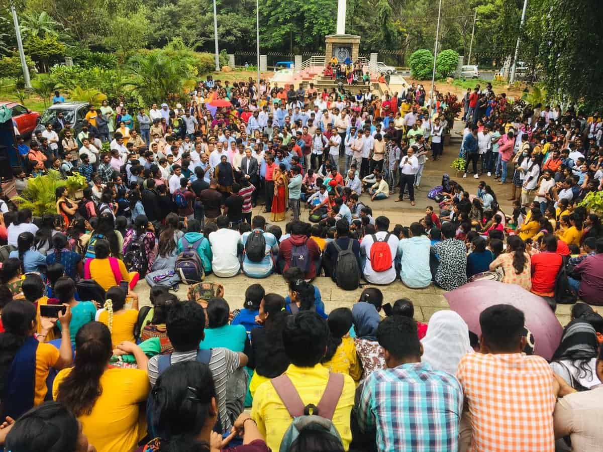 Protests erupt at Bangalore University against temple construction