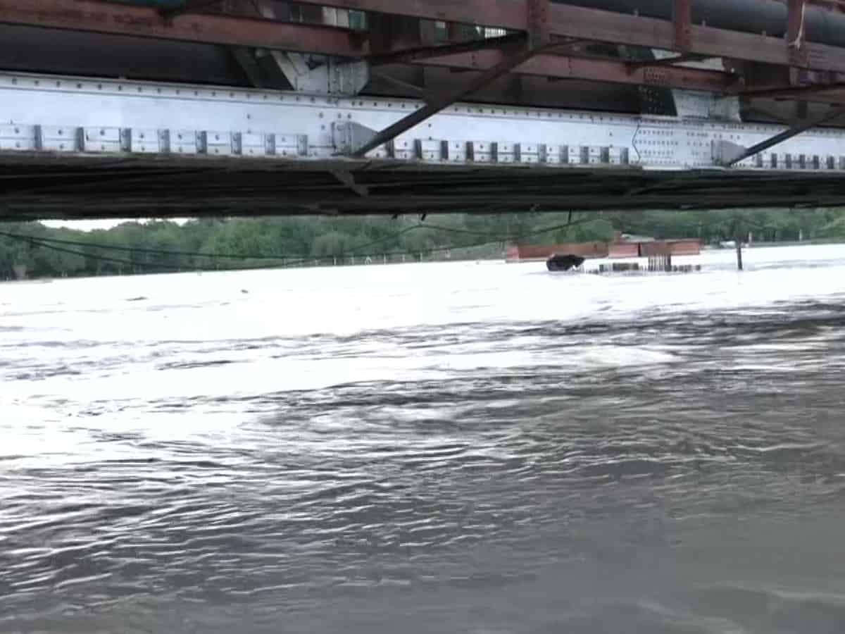 Delhi: Raging Yamuna floods low-lying areas; hundreds evacuated