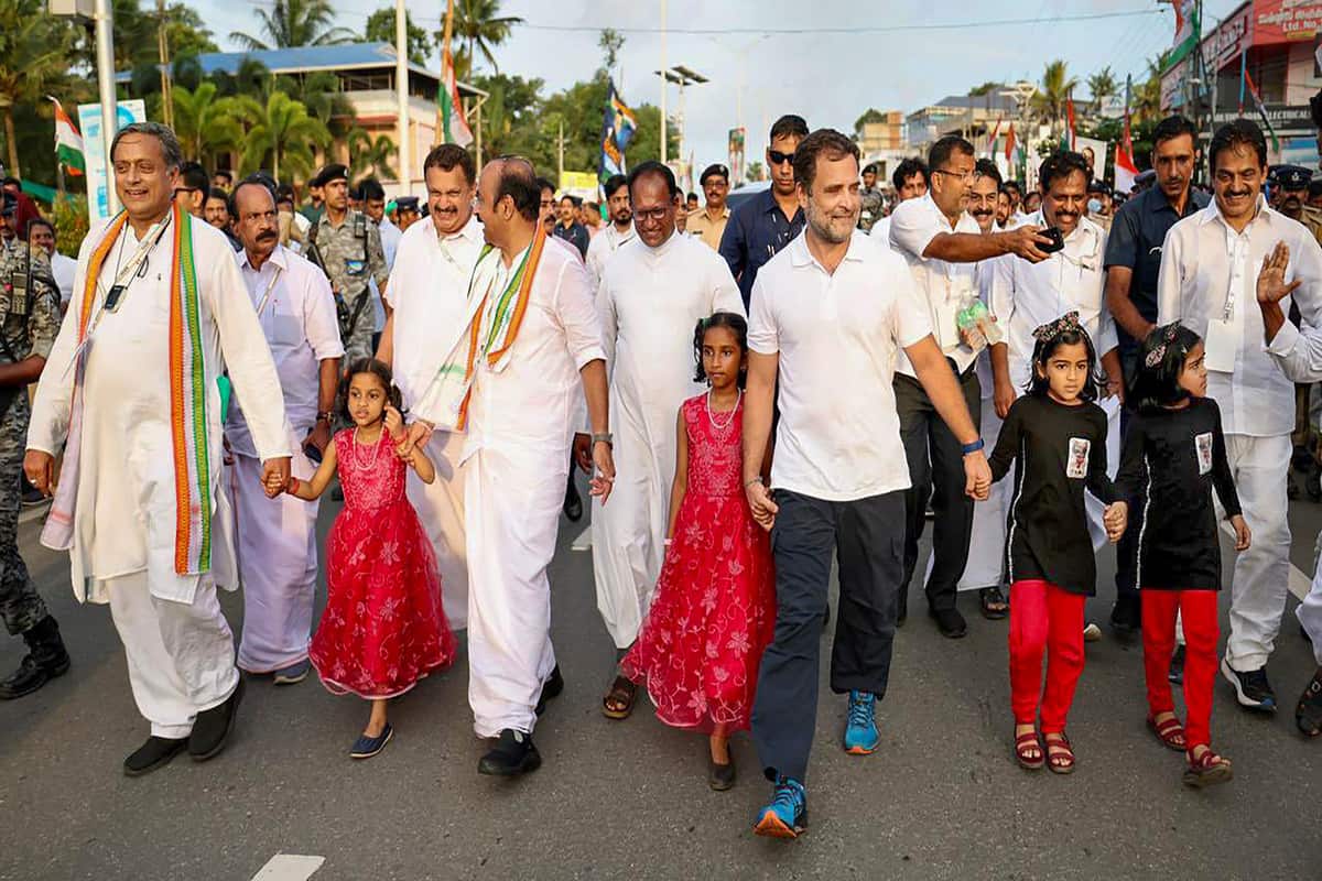 Karnataka: Rahul resumes Bharat Jodo Yatra on 36th day