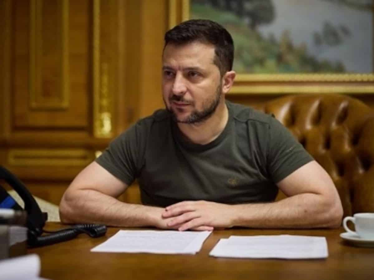 Zelensky meets French FM on support for Ukraine