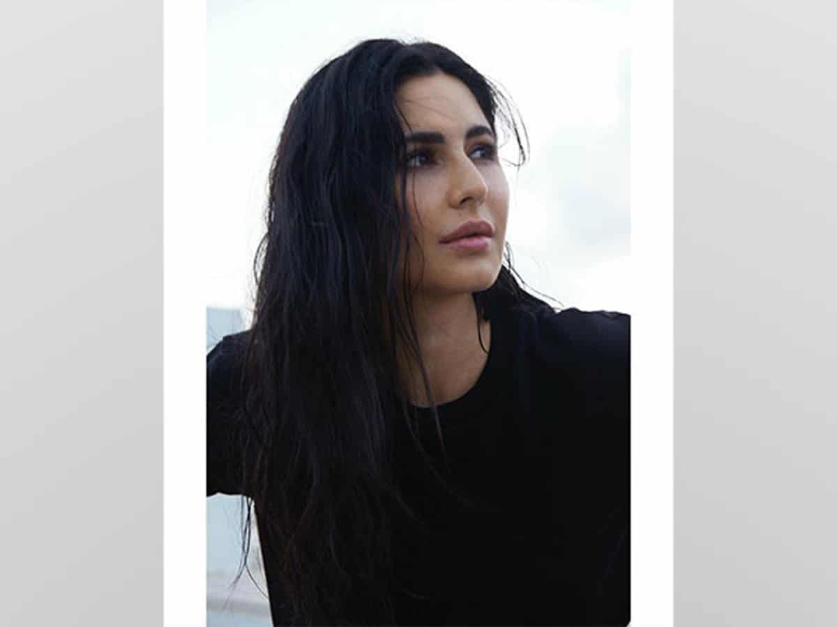 Katrina Kaif shares BTS pictures from 'Merry Christmas' set